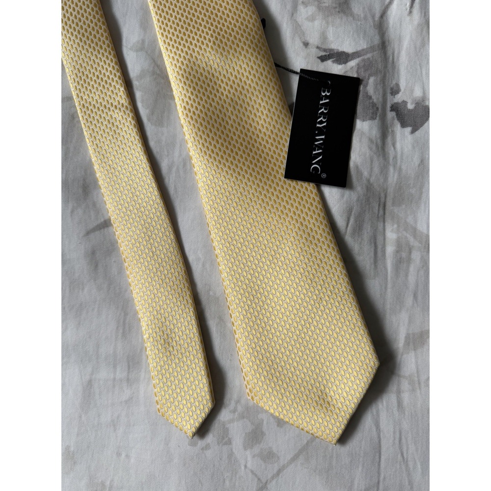 NWT Barry Wang	Yellow Gold Scale Geometric Woven Jacquard	100% Silk Tie Italy